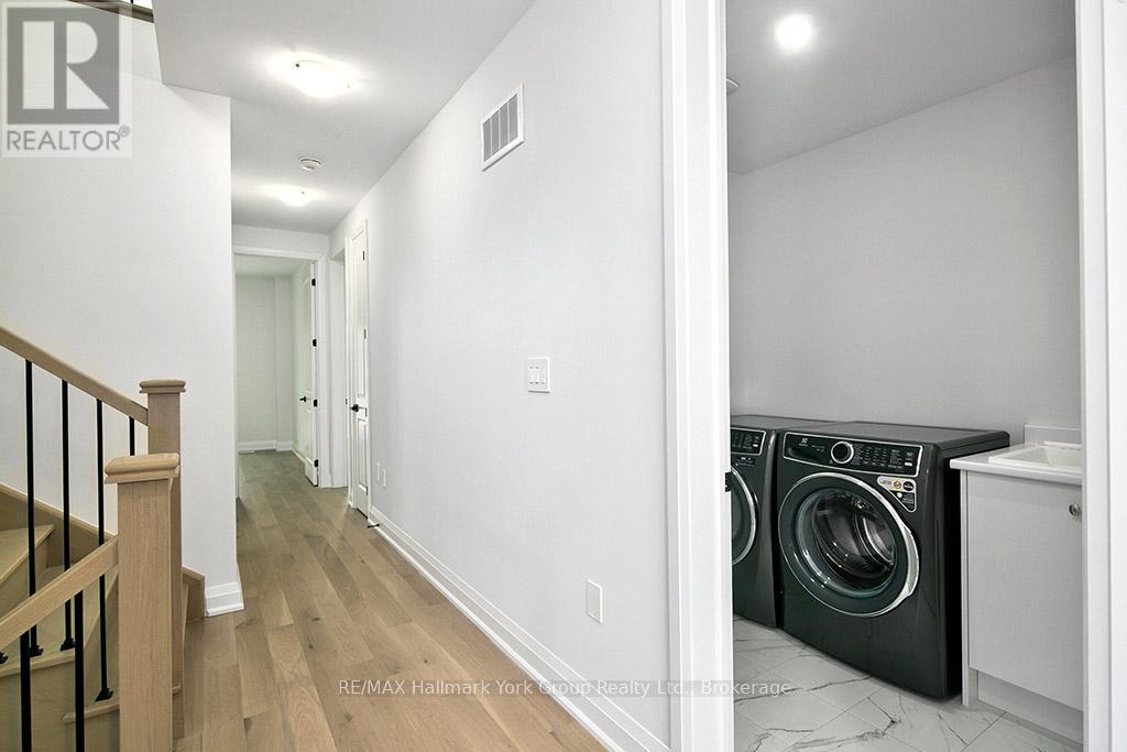 5-11 BAY STREET E - 32