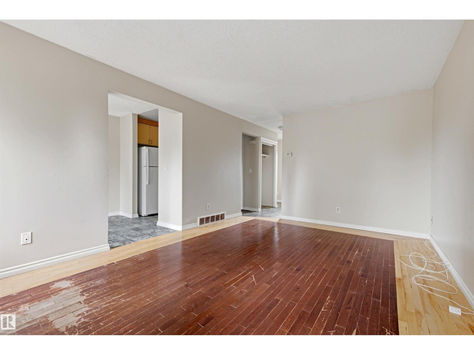 2345 139 AV NW - 13