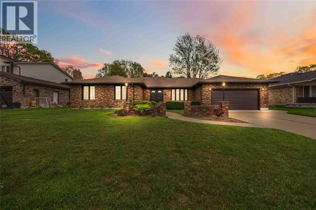 632 ESSER CRESCENT - 1