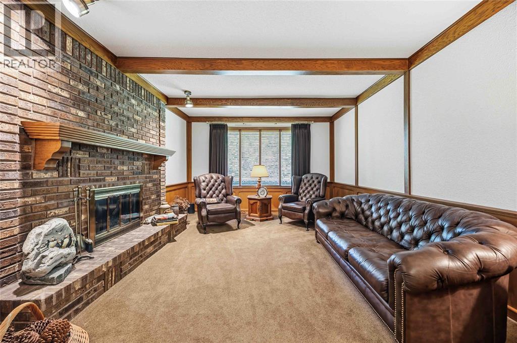 632 ESSER CRESCENT - 12