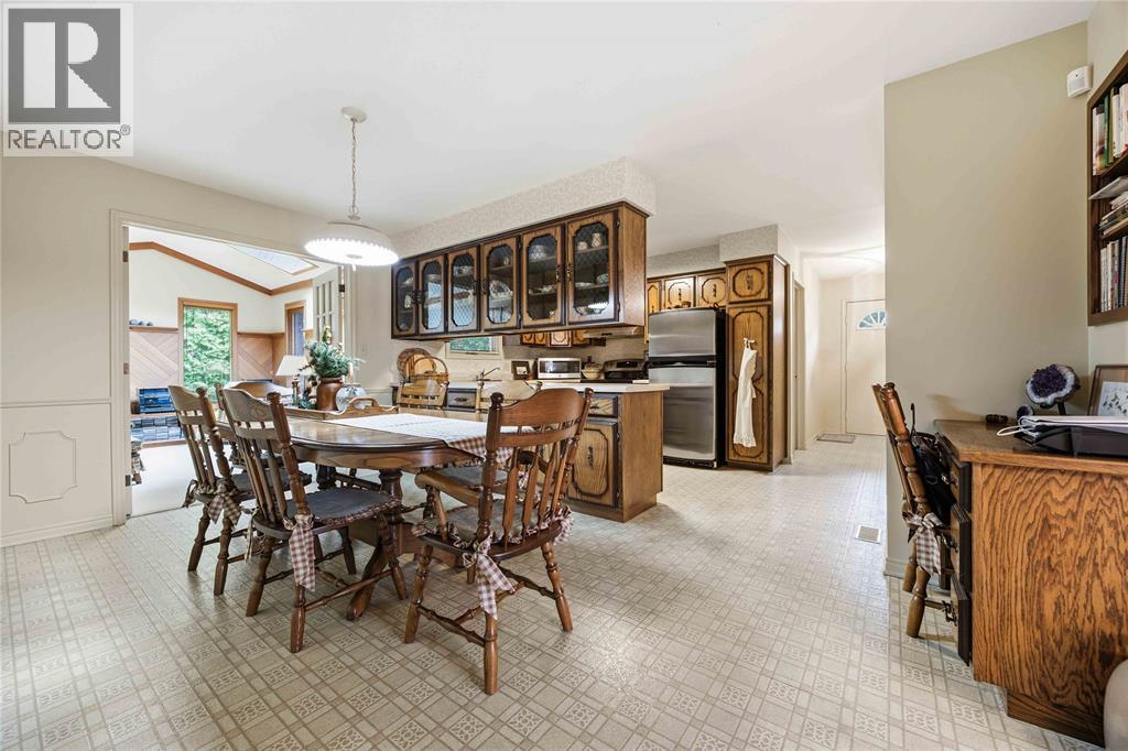 632 ESSER CRESCENT - 14