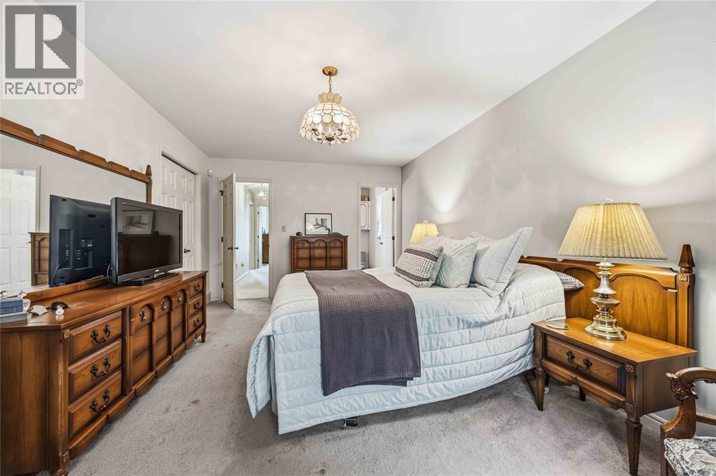 632 ESSER CRESCENT - 24