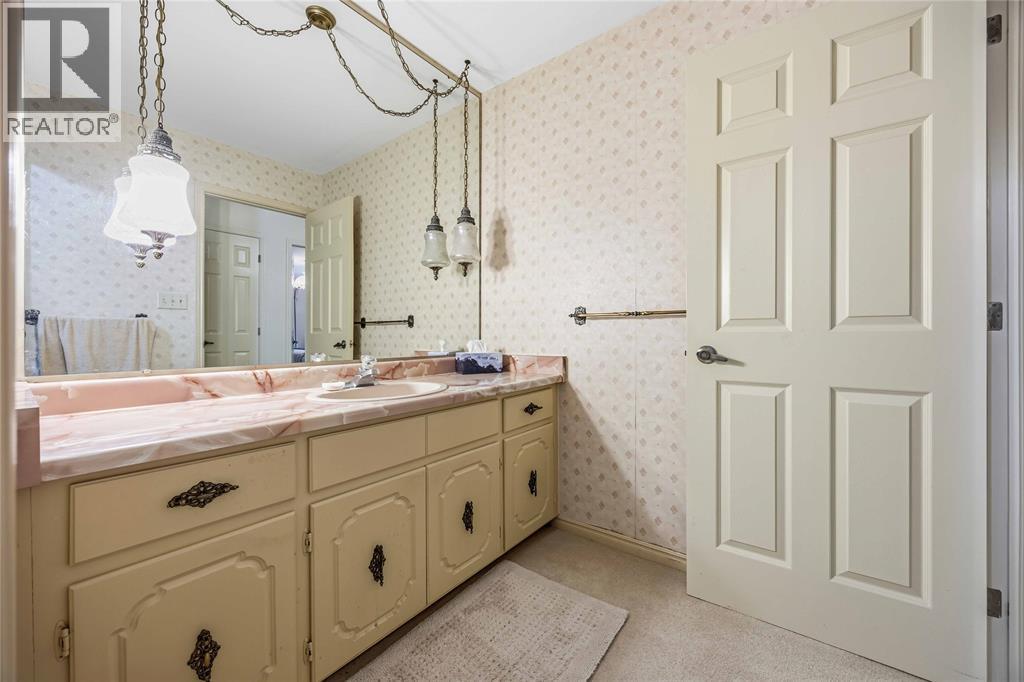 632 ESSER CRESCENT - 25