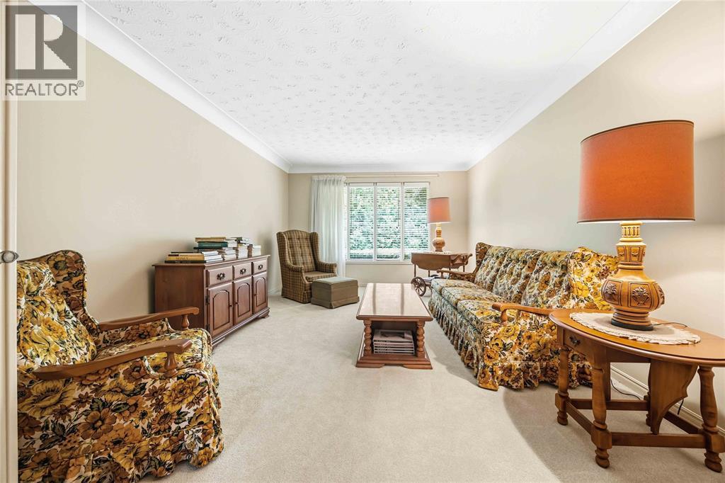632 ESSER CRESCENT - 9