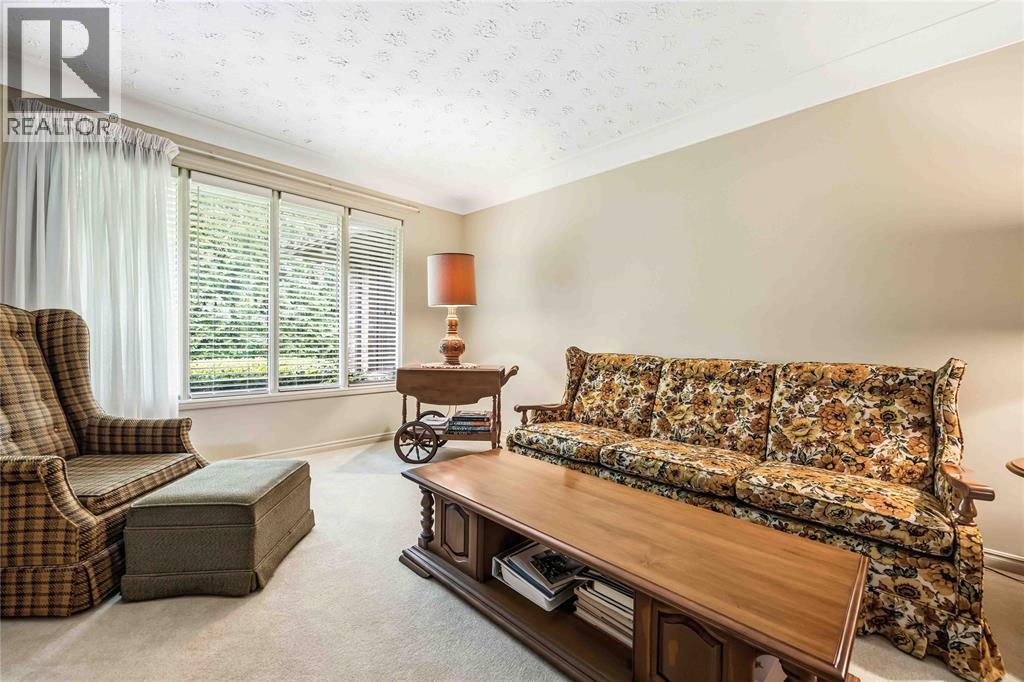 632 ESSER CRESCENT - 10