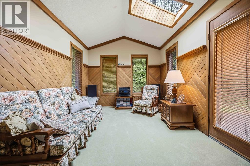 632 ESSER CRESCENT - 16