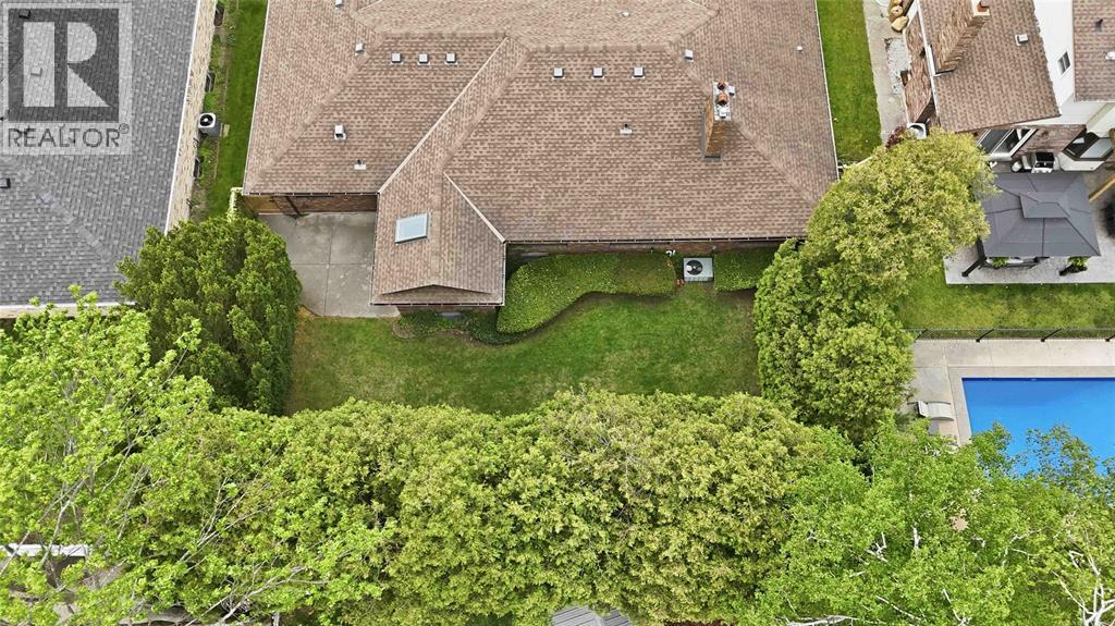632 ESSER CRESCENT - 36