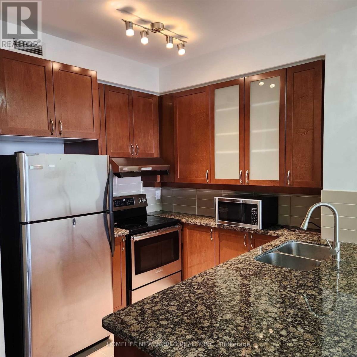 #507 39 UPPER DUKE CRESCENT - 12