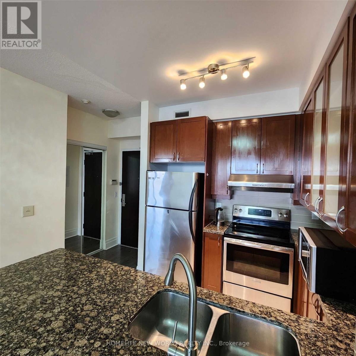 #507 39 UPPER DUKE CRESCENT - 13