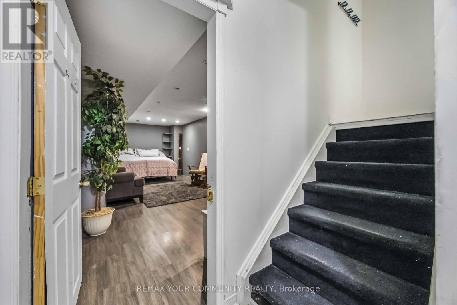 56 HIRST AVENUE - 39