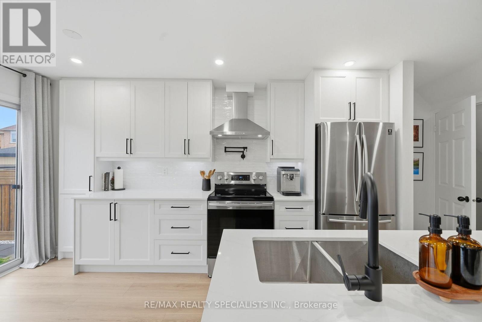 65 IRONHORSE CRESCENT - 11