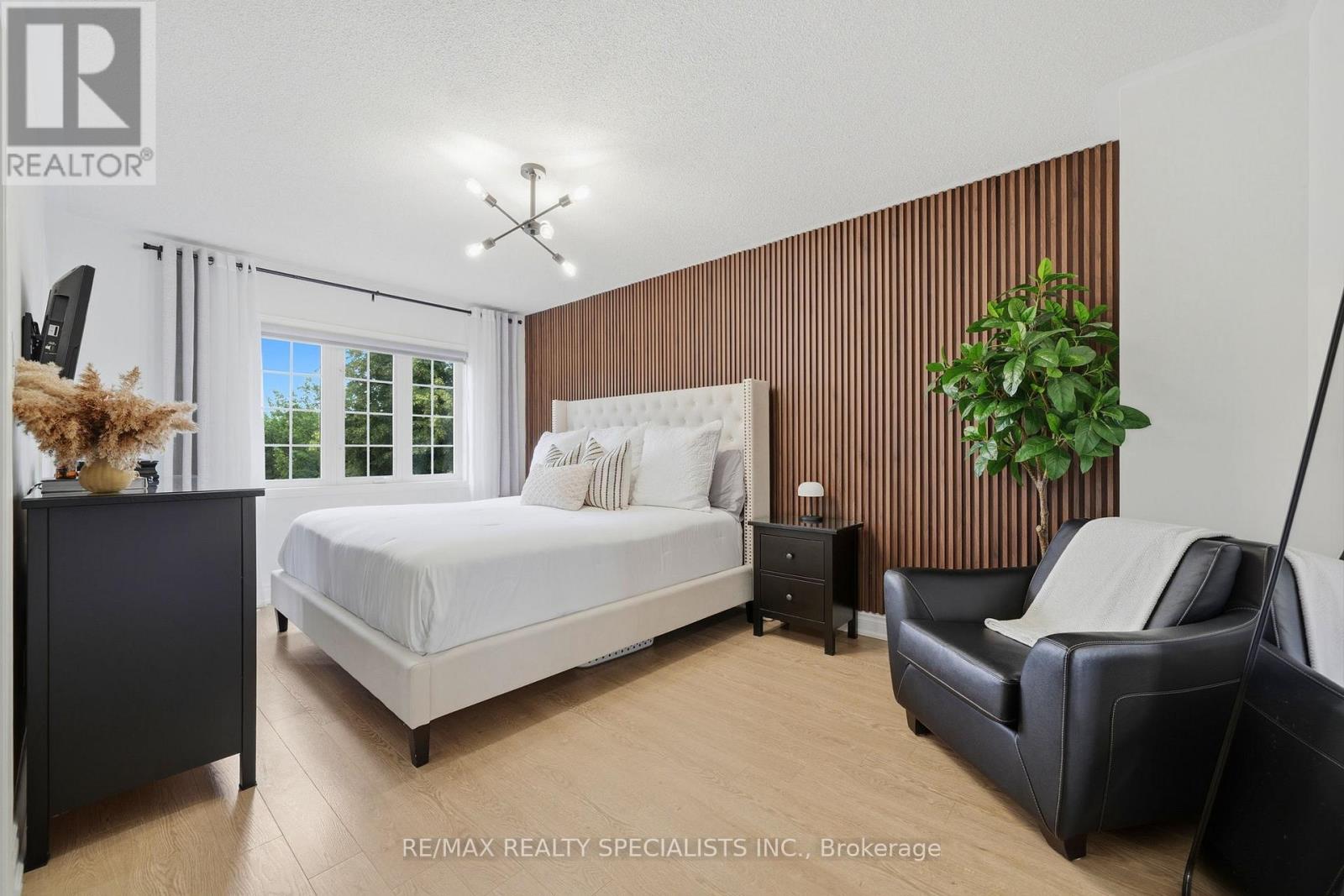 65 IRONHORSE CRESCENT - 14