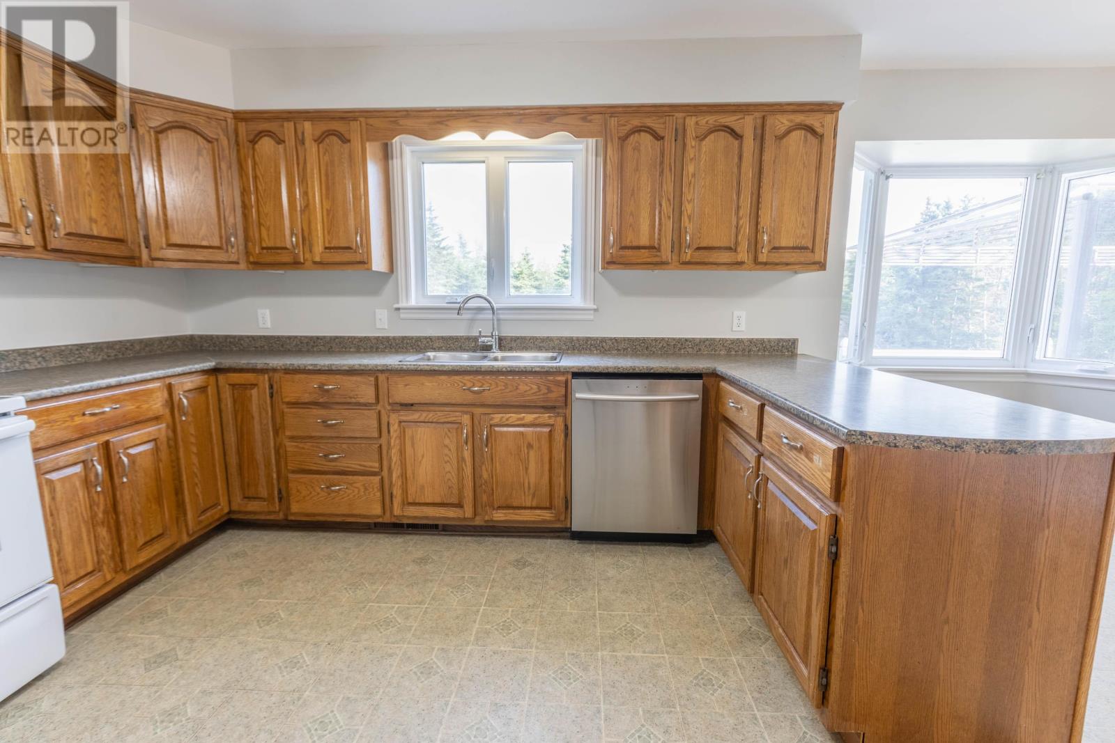 651 Valleyfield Road - 15