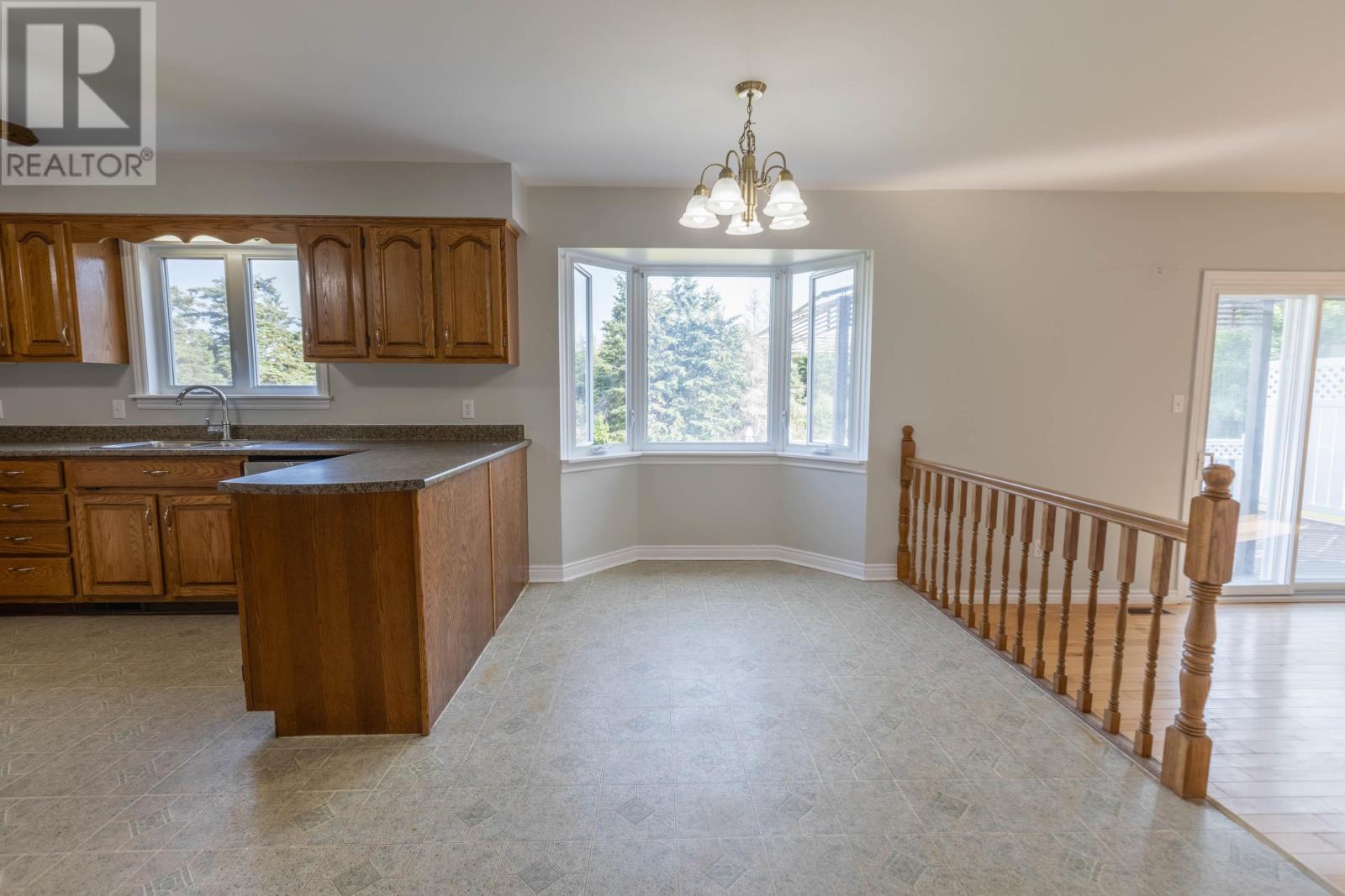 651 Valleyfield Road - 17