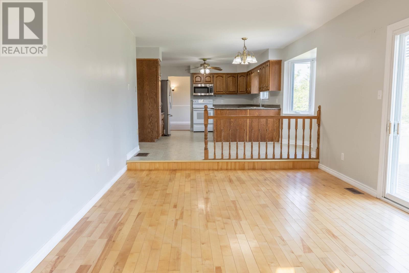 651 Valleyfield Road - 18