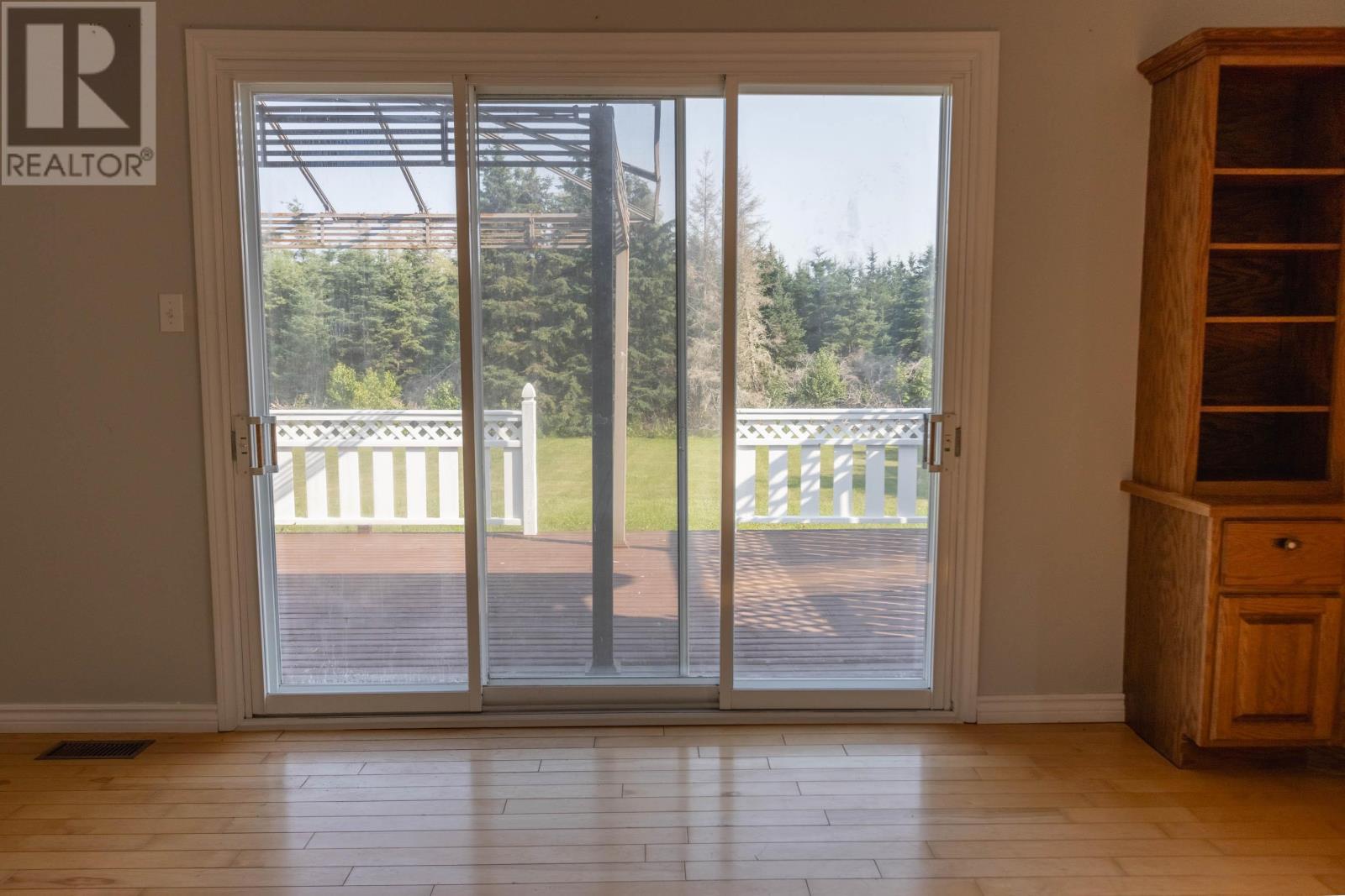 651 Valleyfield Road - 19