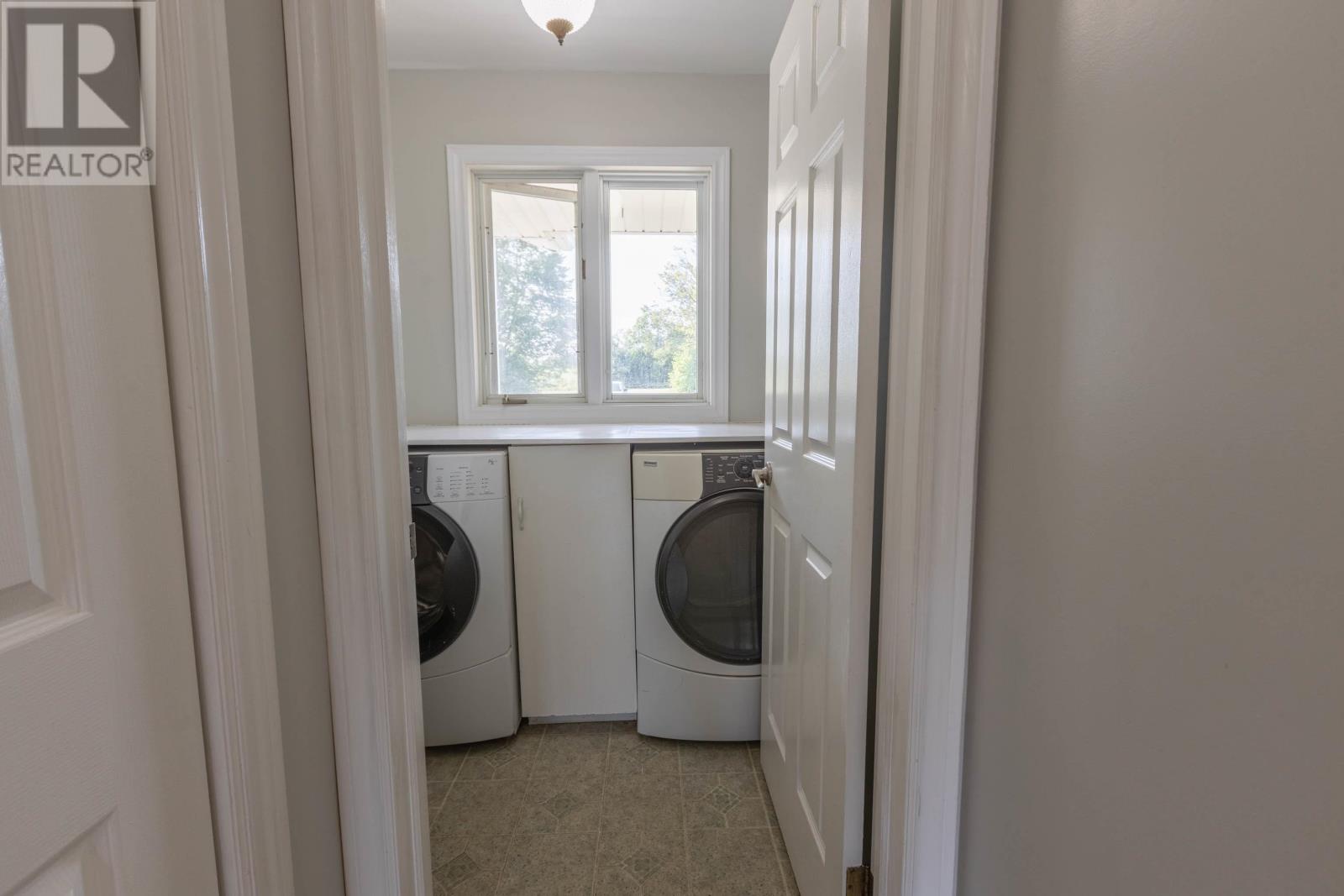 651 Valleyfield Road - 20