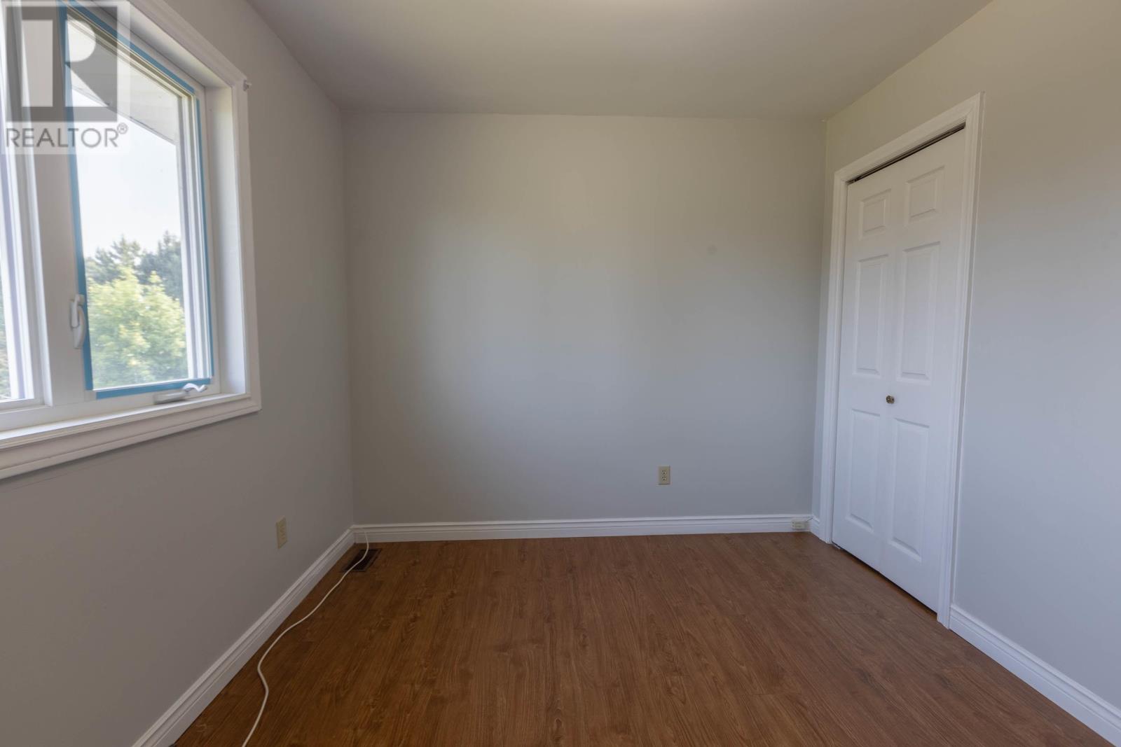 651 Valleyfield Road - 23