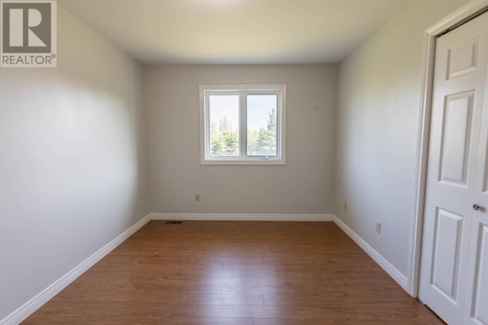651 Valleyfield Road - 24