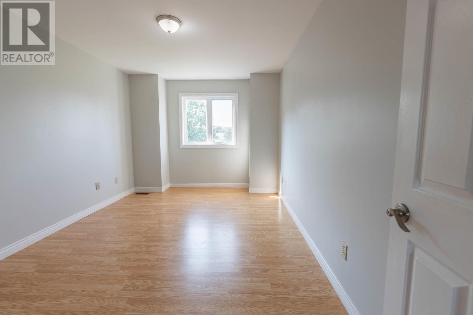 651 Valleyfield Road - 25