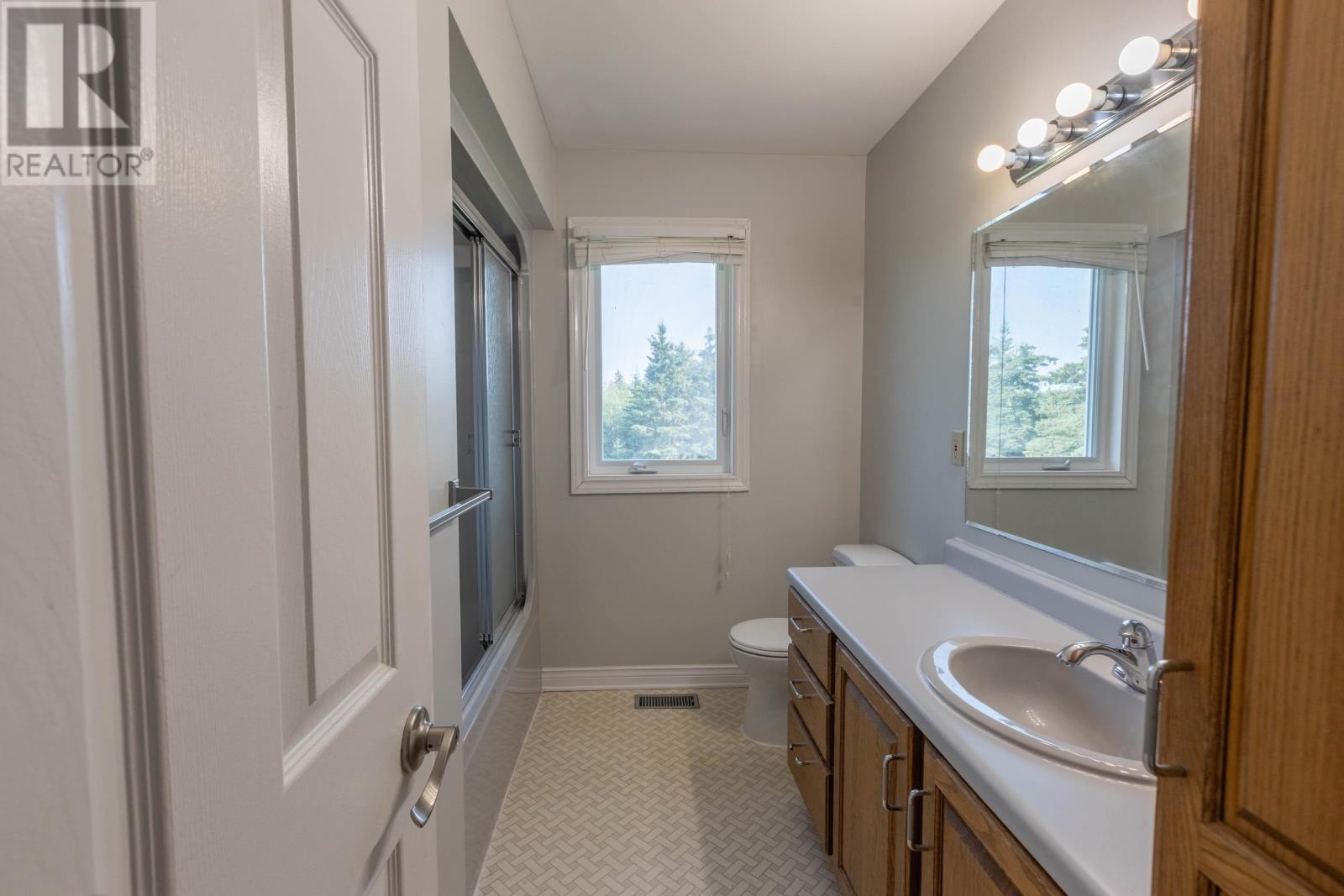 651 Valleyfield Road - 28