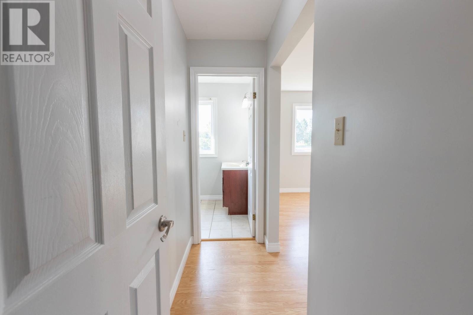 651 Valleyfield Road - 31