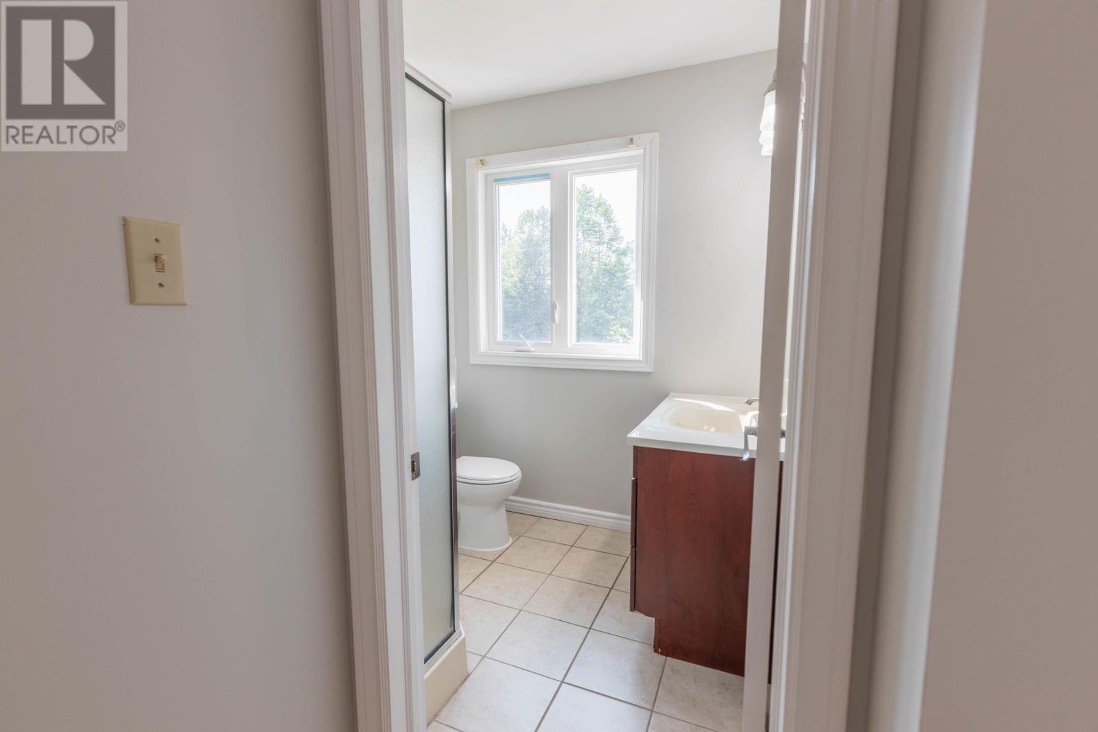 651 Valleyfield Road - 32