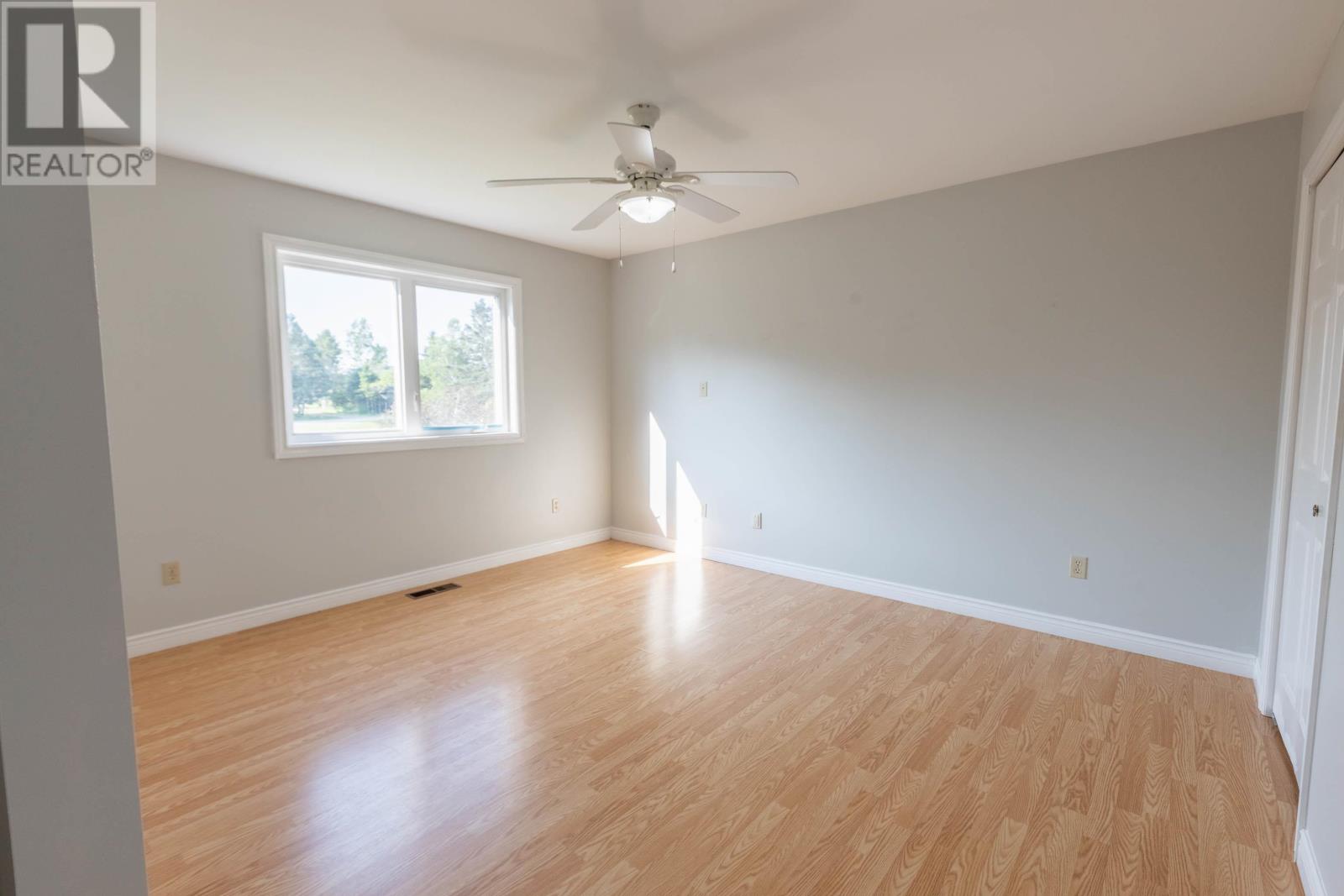 651 Valleyfield Road - 36