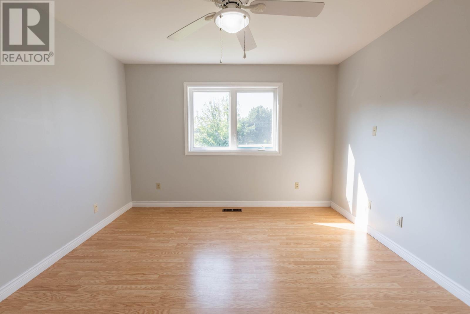 651 Valleyfield Road - 37