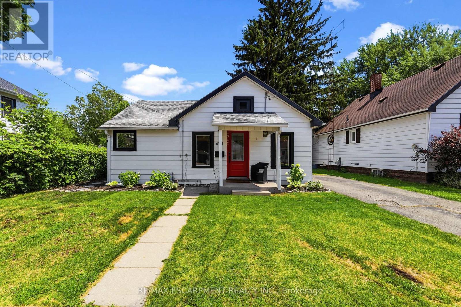 425 ROSS AVENUE - 1