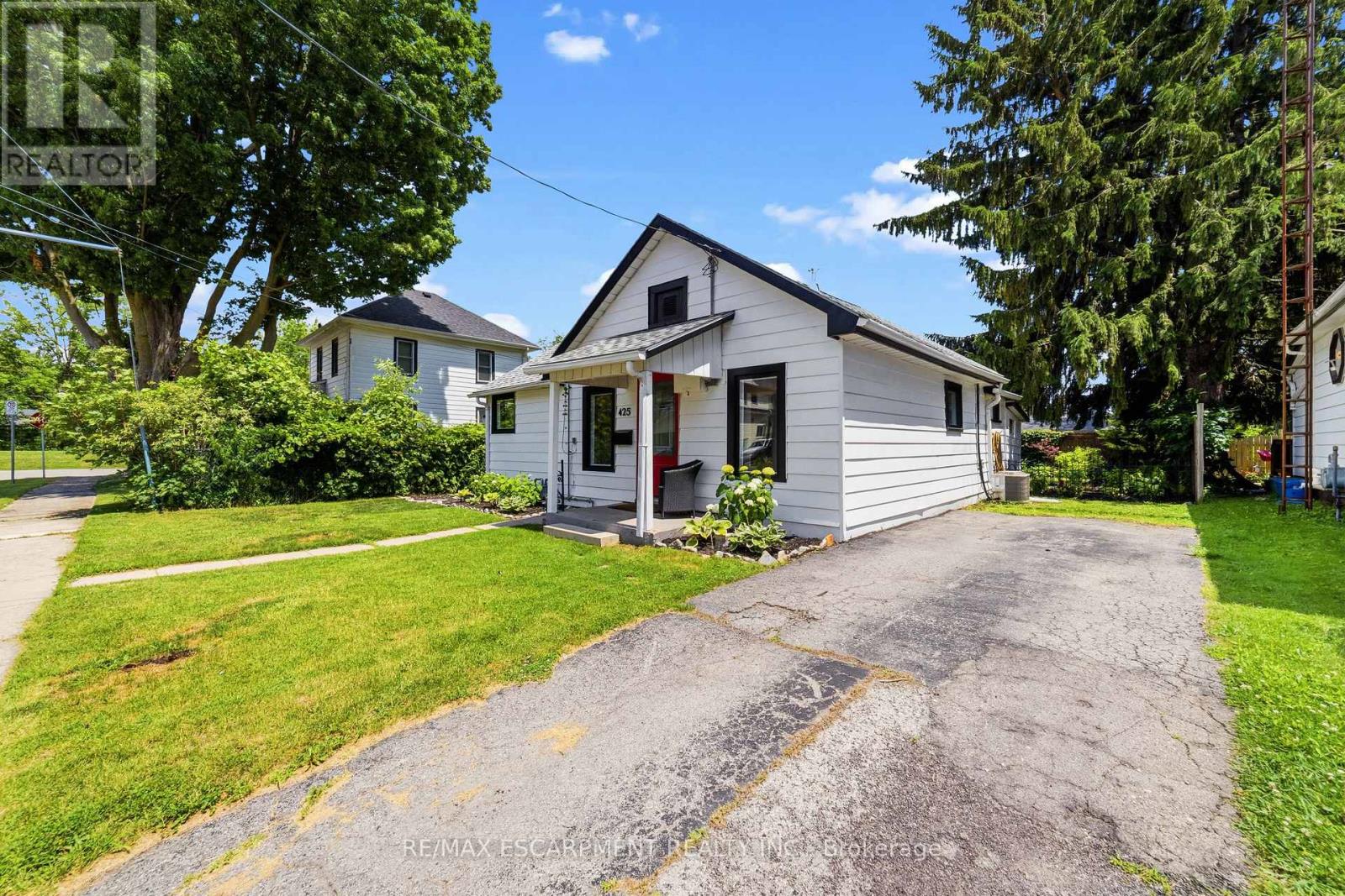 425 ROSS AVENUE - 3