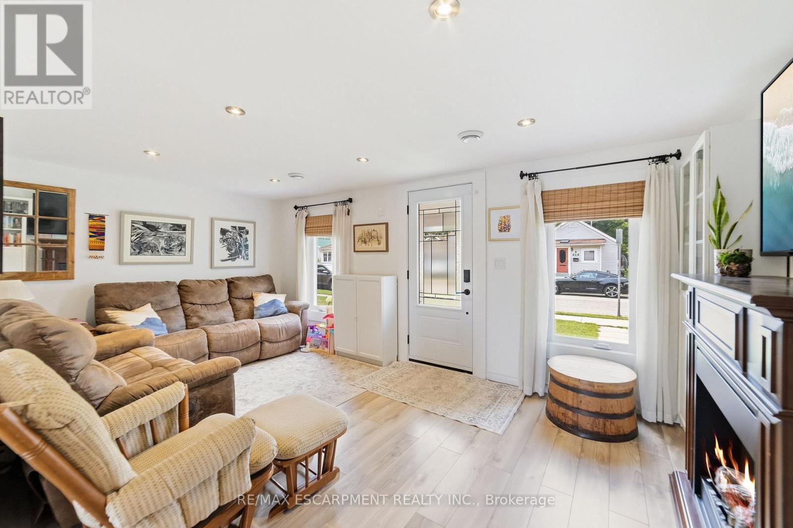 425 ROSS AVENUE - 6