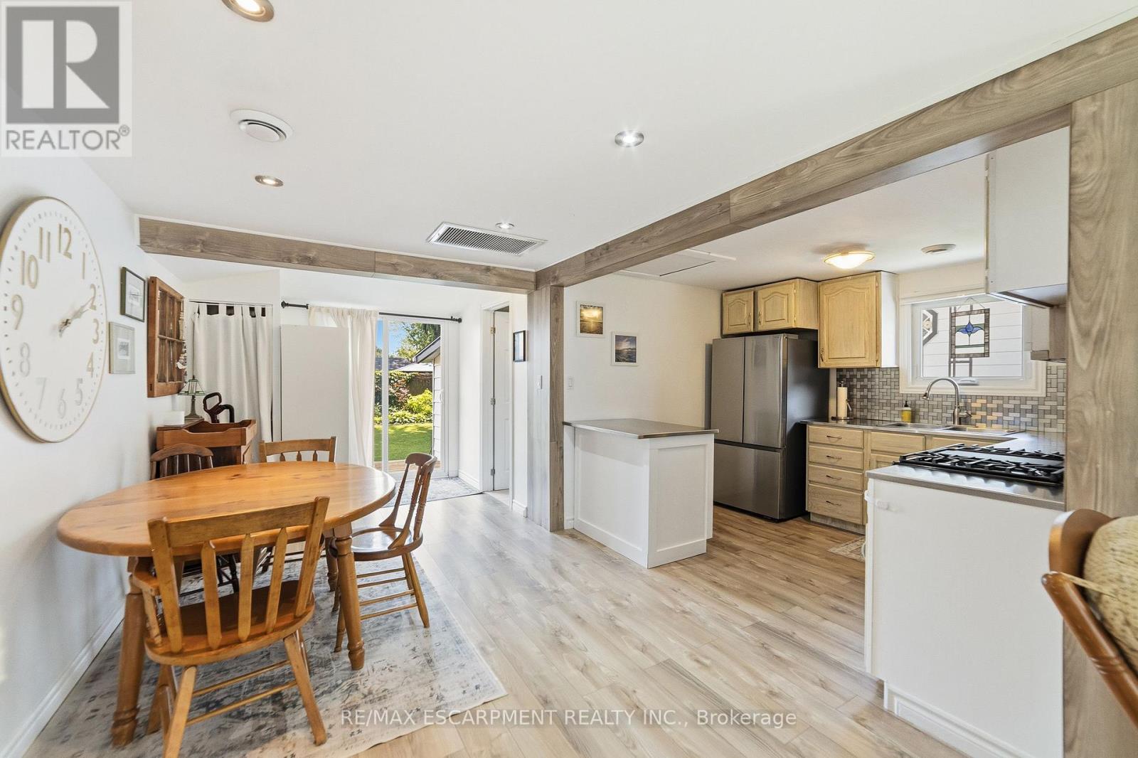 425 ROSS AVENUE - 7