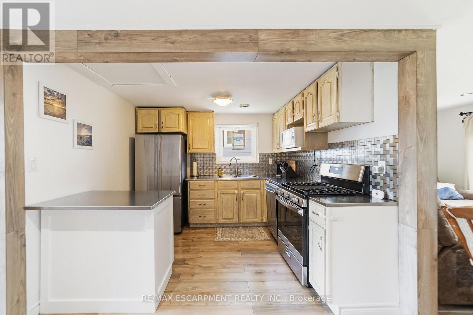 425 ROSS AVENUE - 8
