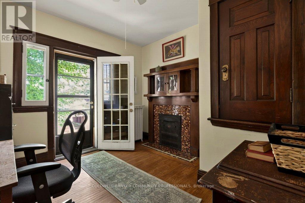 111 SPADINA AVENUE - 32