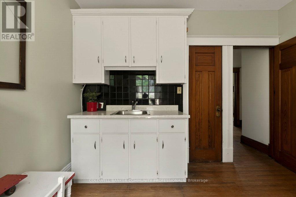 111 SPADINA AVENUE - 35