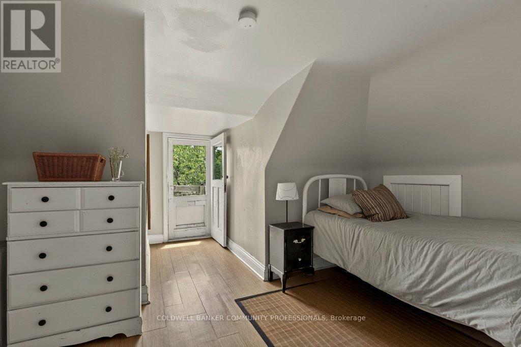 111 SPADINA AVENUE - 38