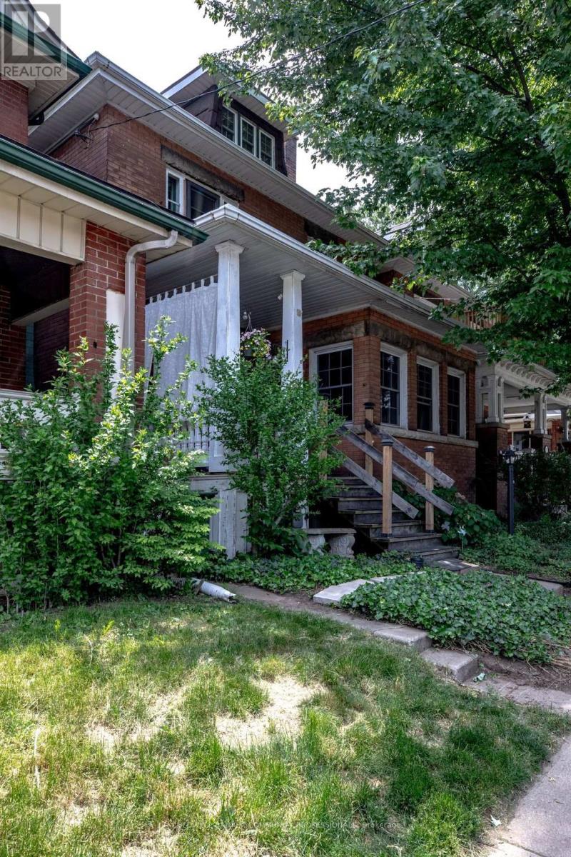 111 SPADINA AVENUE - 4