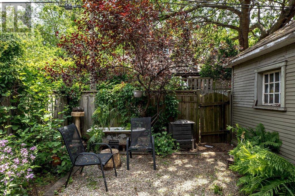 111 SPADINA AVENUE - 43