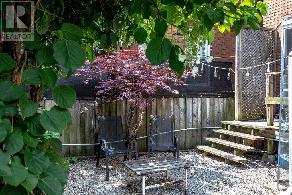 111 SPADINA AVENUE - 44