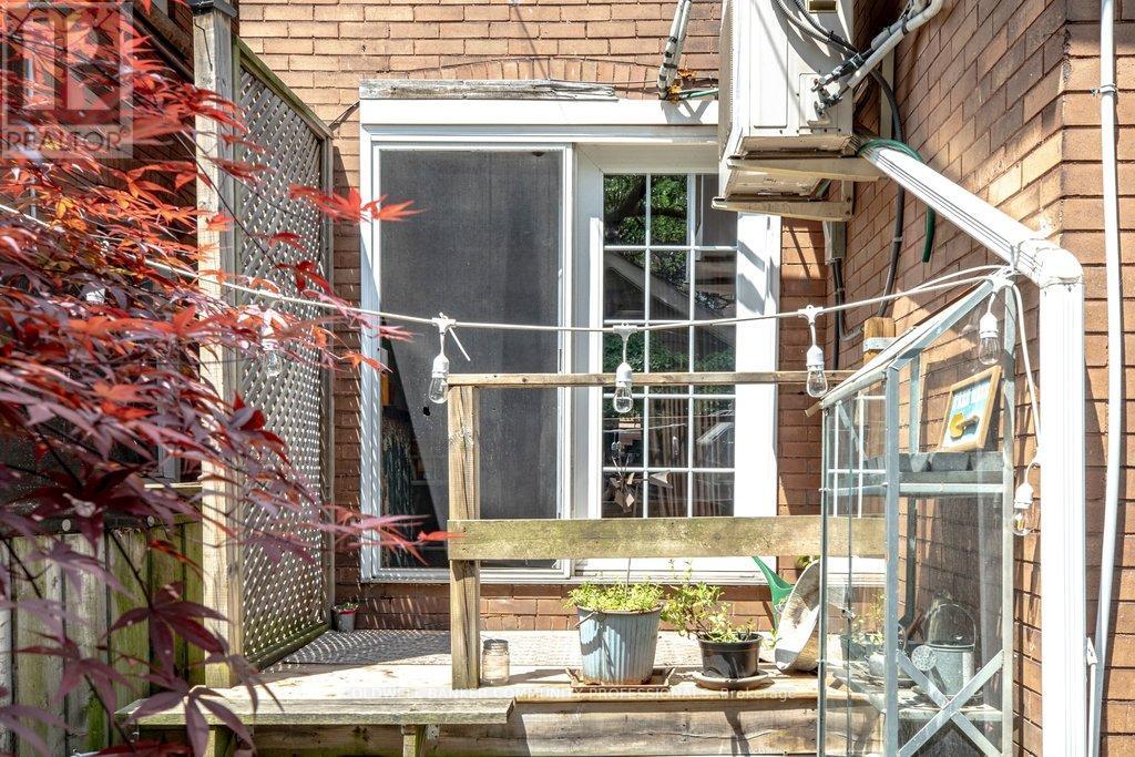 111 SPADINA AVENUE - 45
