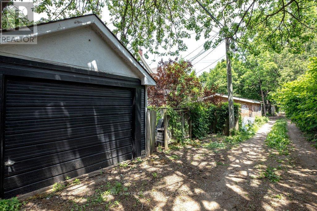 111 SPADINA AVENUE - 48