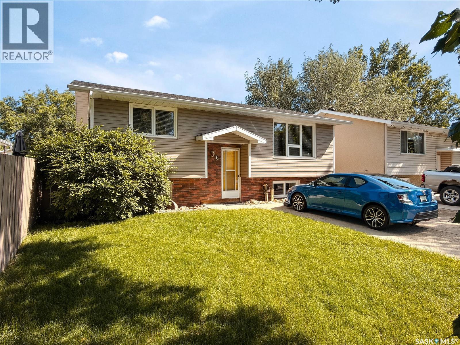 6 Fulton DRIVE - 1