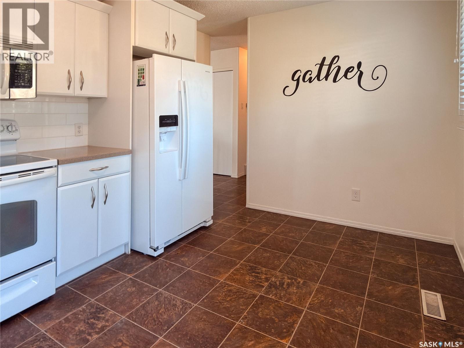 6 Fulton DRIVE - 14