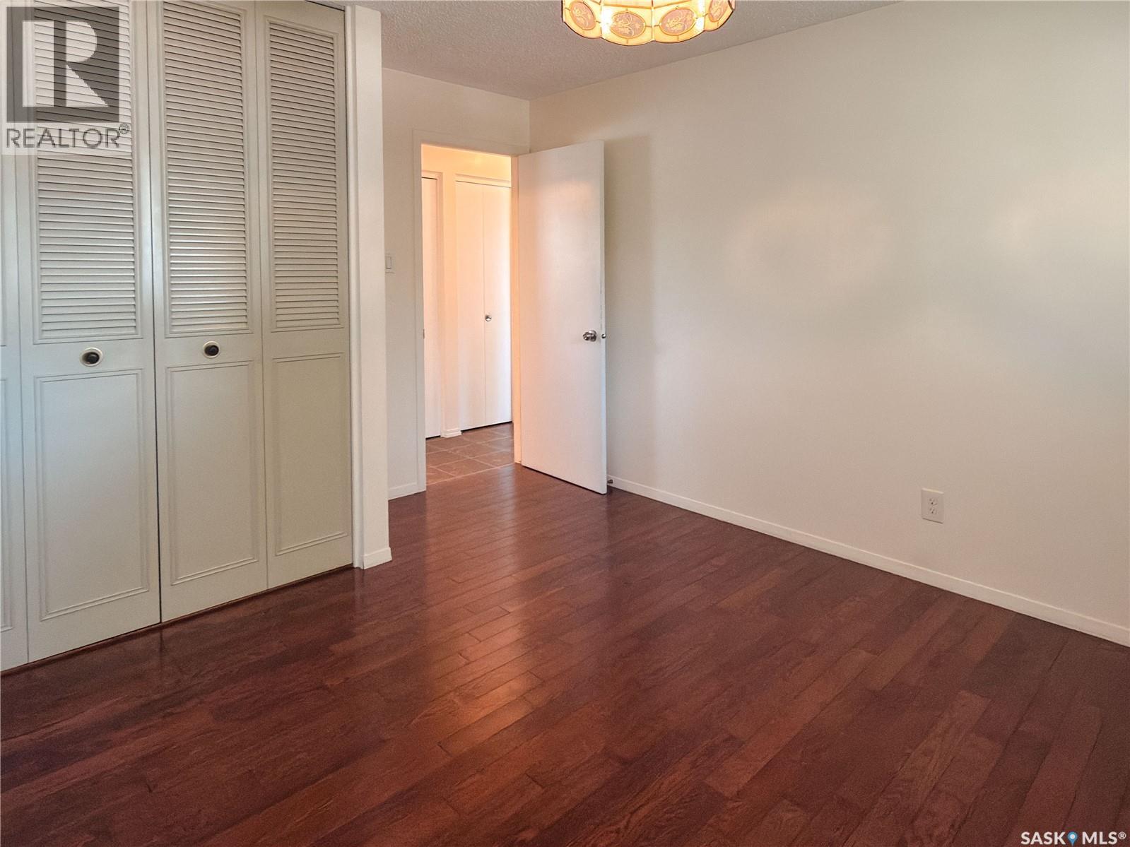 6 Fulton DRIVE - 18