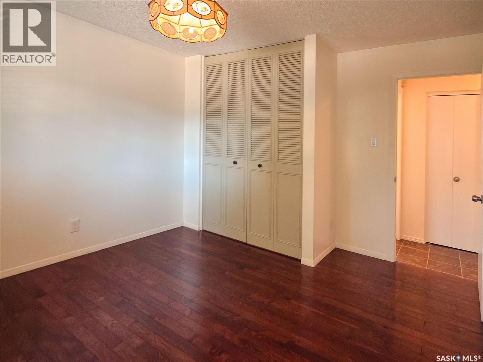 6 Fulton DRIVE - 19