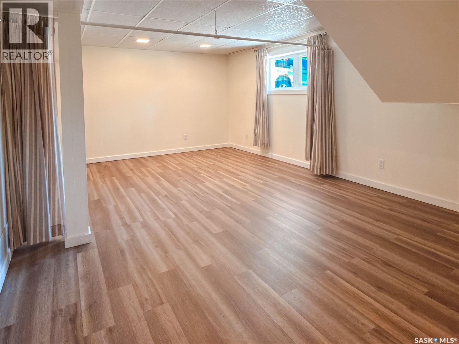 6 Fulton DRIVE - 27
