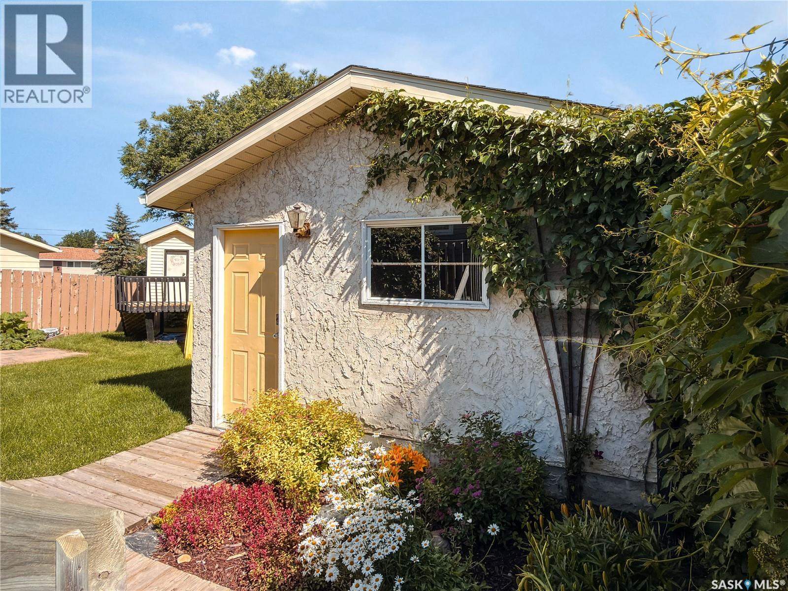 6 Fulton DRIVE - 41