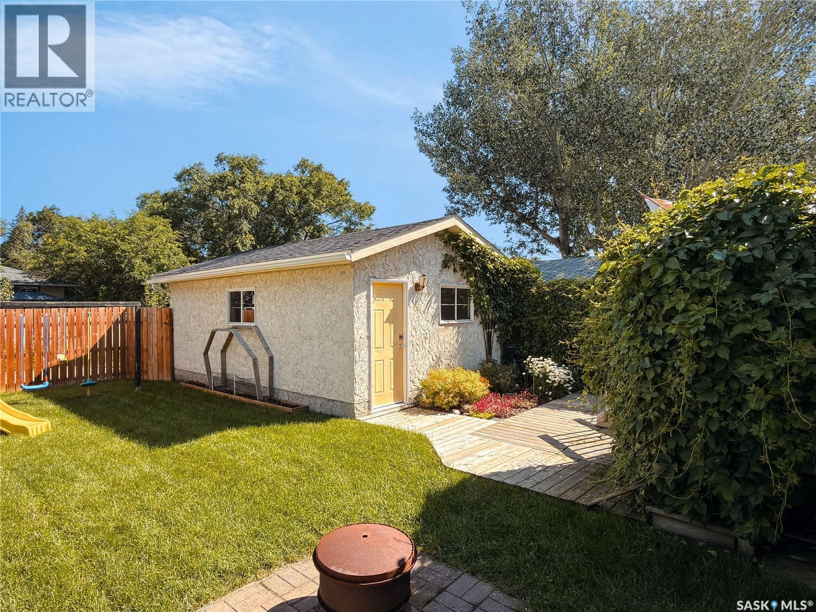 6 Fulton DRIVE - 44