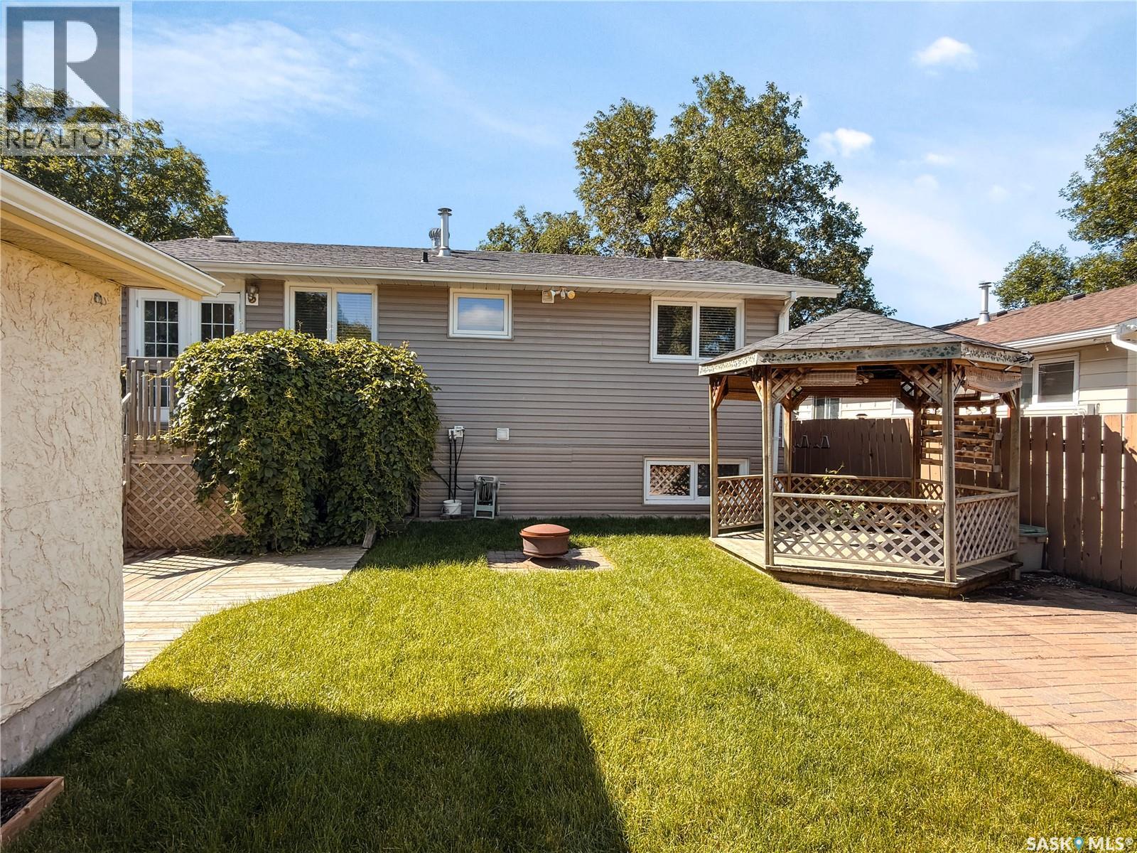 6 Fulton DRIVE - 46